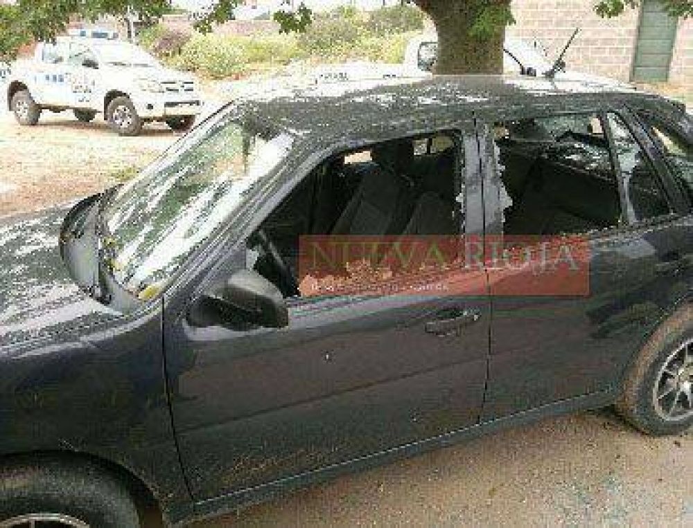 Una mujer atac� con una maza la casa y el auto de su ex pareja