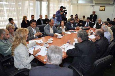 Legisladores escucharon a prestadores de servicios de telefon�a b�sica y m�vil
