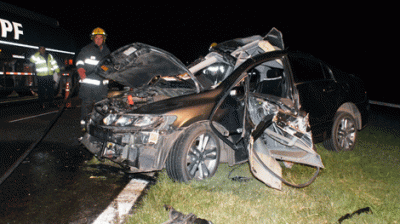 Un tercer autom�vil provoc� el fatal accidente y nunca detuvo su marcha 