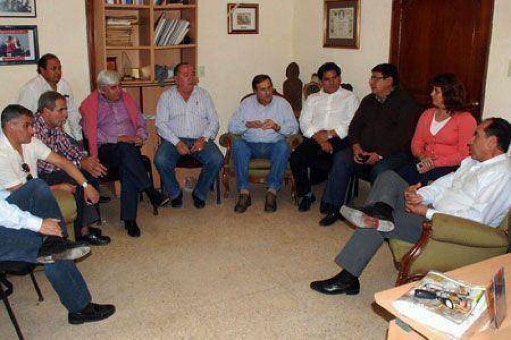Rozas recibi� a intendentes radicales de Convergencia Social