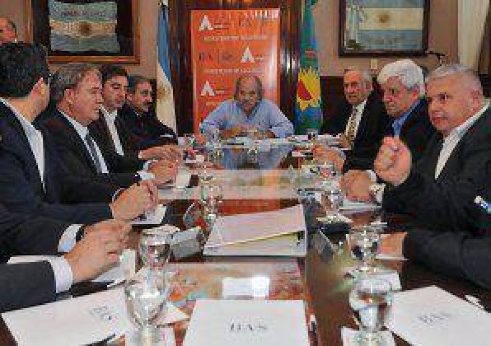 Knappe se reuni� con Alejandro Granados
