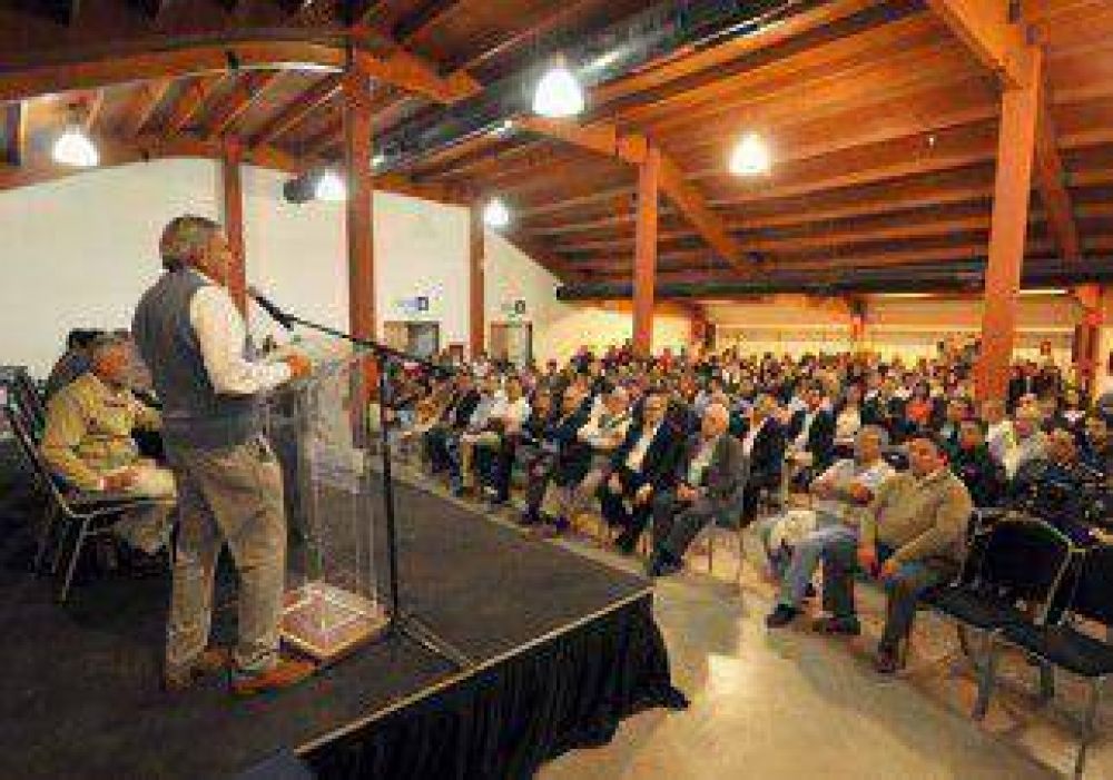 Inundaciones: Sapag acord� con los intendentes las obras prioritarias  