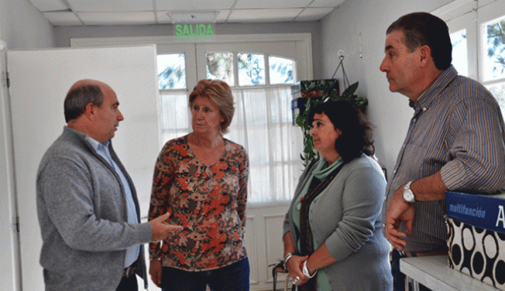 Fern�ndez y Pellegrini visitaron escuelas de Cascallares