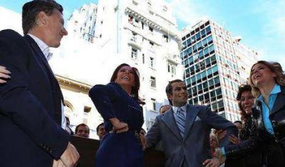 Inauguraron estatua en homenaje a Juan Carlos Calabr�
