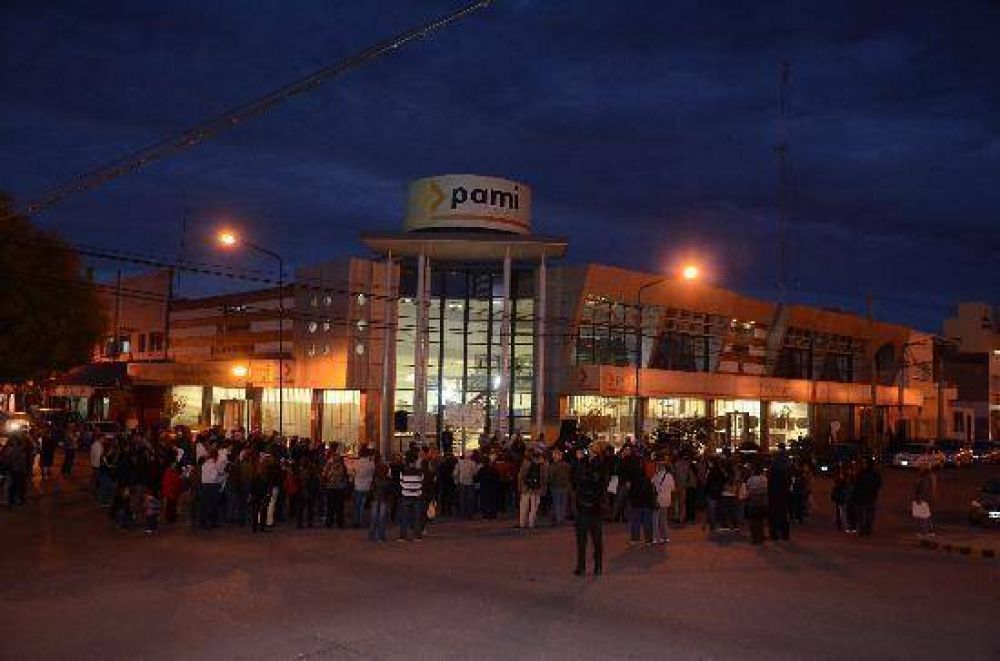 Reclamaron en PAMI por el traslado de la sede central 