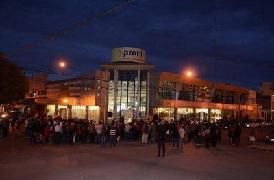 Reclamaron en PAMI por el traslado de la sede central 