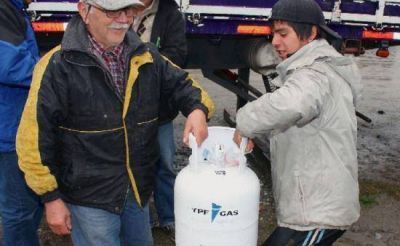 R�o Negro: habr� reparto de garrafas sociales en la L�nea Sur 