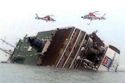 Corea del Sur: amplio operativo para rescatar 470 pasajeros de un crucero