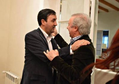 Entregan a Peralta propuesta de trabajo conjunto entre HCD R�o Gallegos y Gobierno Provincial 