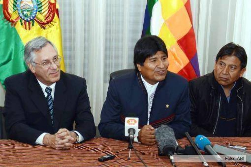 Evo Morales entreg� en La Haya el reclamo a Chile de la salida al mar