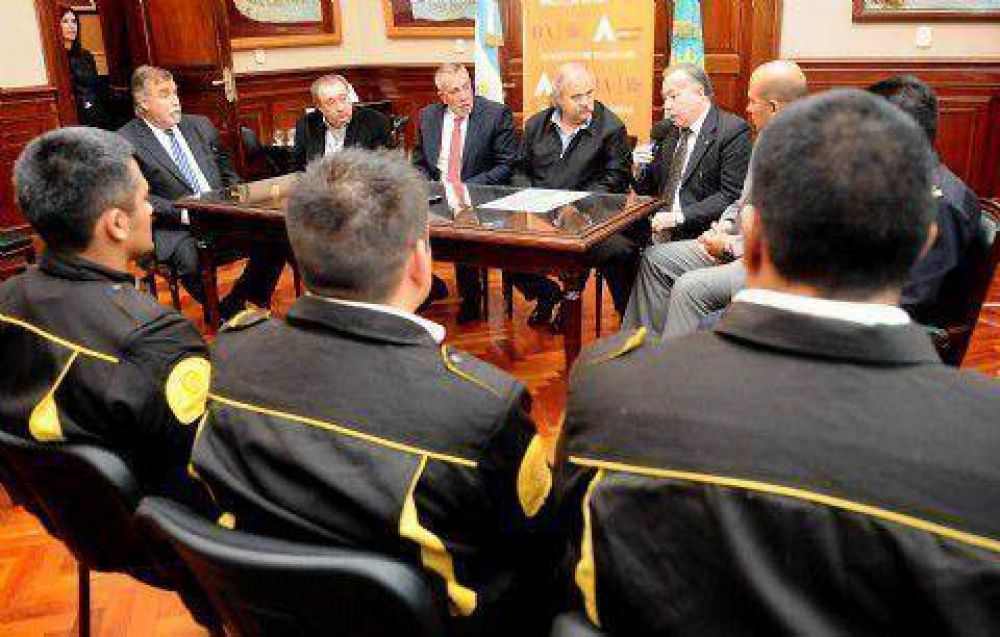 Granados firm� convenio con empresas de seguridad privada