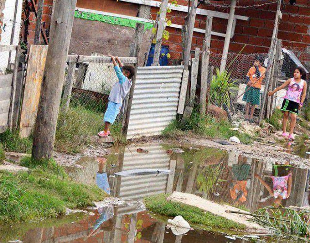 �Se podr�a pensar que Lomas de Zamora empieza donde est� el asfalto, pero no� ac� hay un lugar en el olvido�