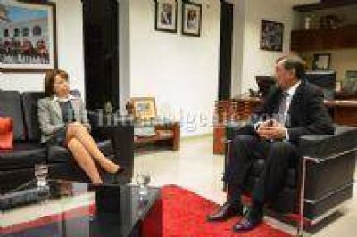 �Empez� la ida y vuelta? Ahora Sonia Escudero elogia a Miguel Isa