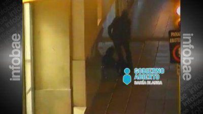 Un hombre le peg� a su mujer en plena calle y fue detenido gracias a las c�maras de seguridad
