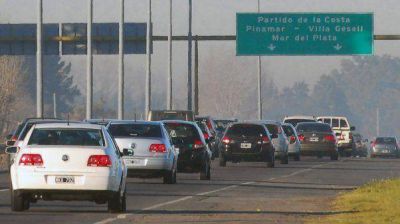 Todav�a no empez� el fin de semana largo, pero ya circulan 1.820 veh�culos hacia la Costa