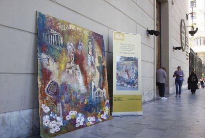 Vecinos firmaron el tapiz para el Papa Francisco