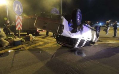 Espectacular vuelco en la autov�a 14