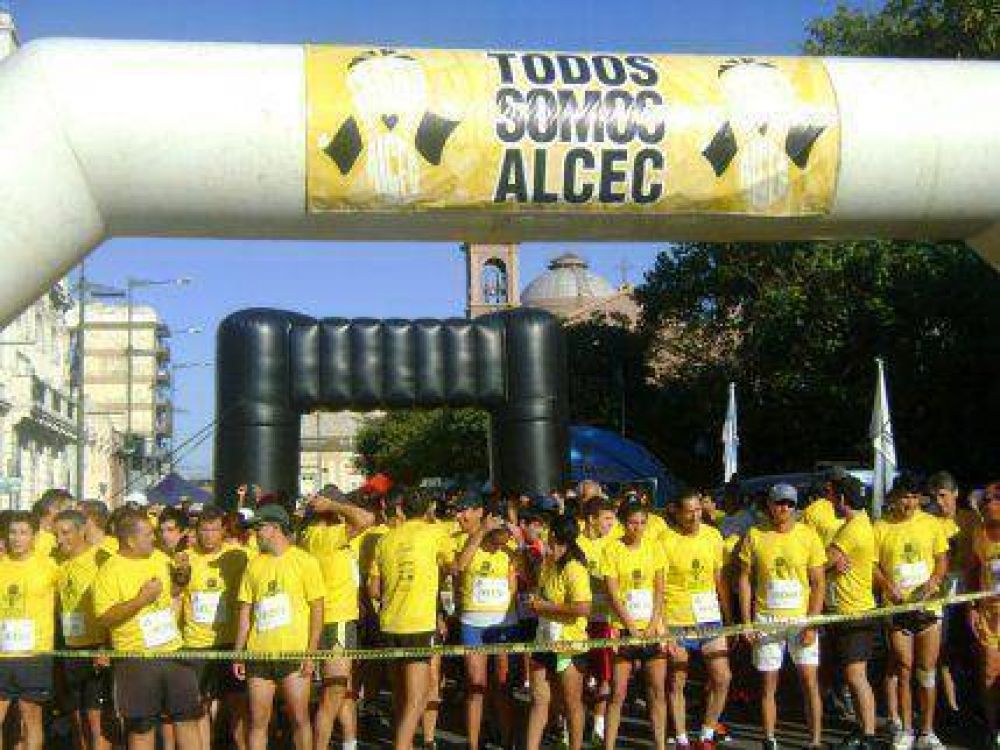Entrega de kits para la Marat�n de ALCEC