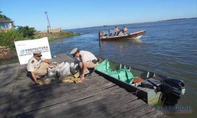 Confiscan marihuana y uno de los narcos intent� huir a nado