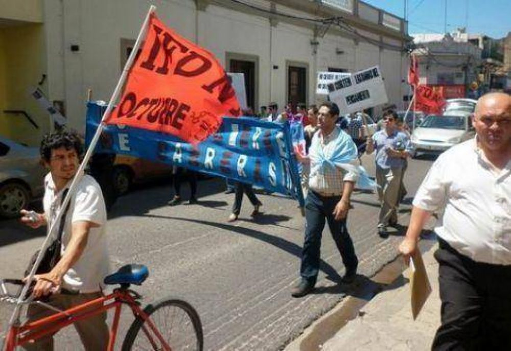 Aumentan los reclamos por el cierre de carreras
