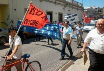 Aumentan los reclamos por el cierre de carreras