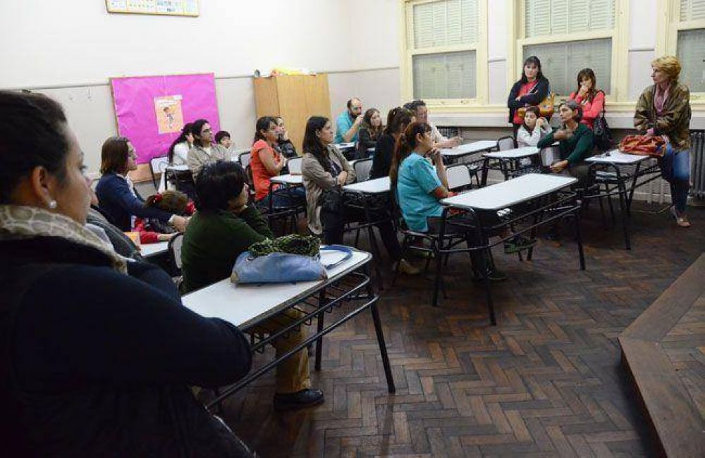 Escuela Normal: piden al Ministerio que los chicos tengan banco en el secundario