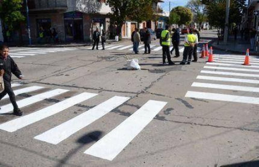 El Municipio contin�a con los trabajos de demarcaci�n horizontal