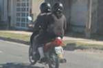 En San Nicol�s, nueva normativa para motos regir� a partir de mayo: acompa�antes, con casco y chaleco reflectante