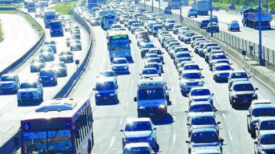 Rutas cargadas y buen clima en el comienzo del �xodo de Semana Santa