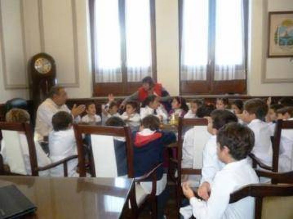 Visita de alumnos de la Escuela 54 al Intendente Snchez