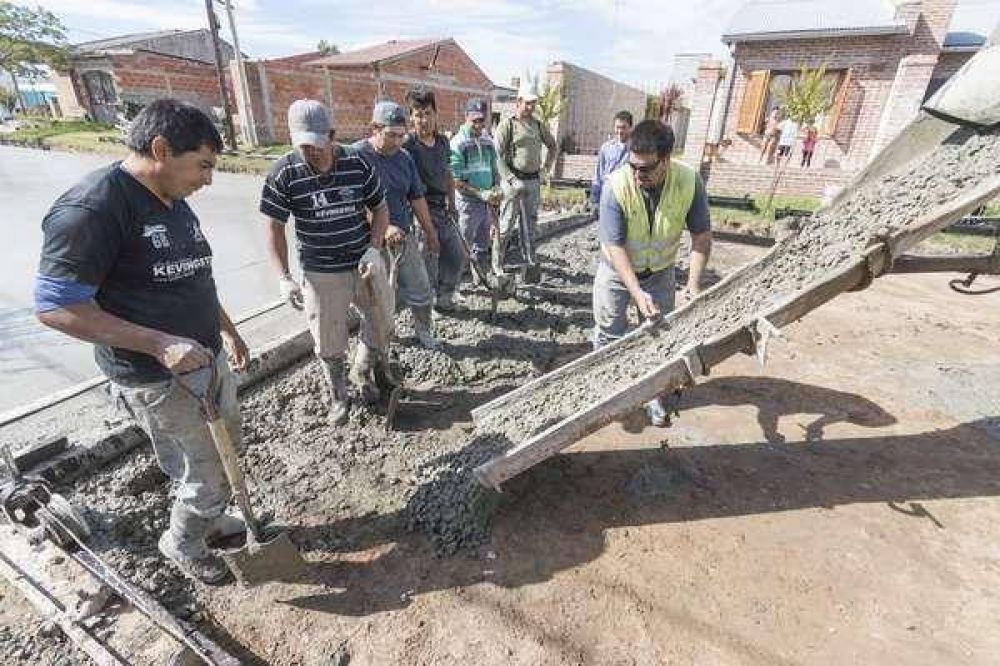 El intendente Inza recorri� obras de pavimentaci�n
