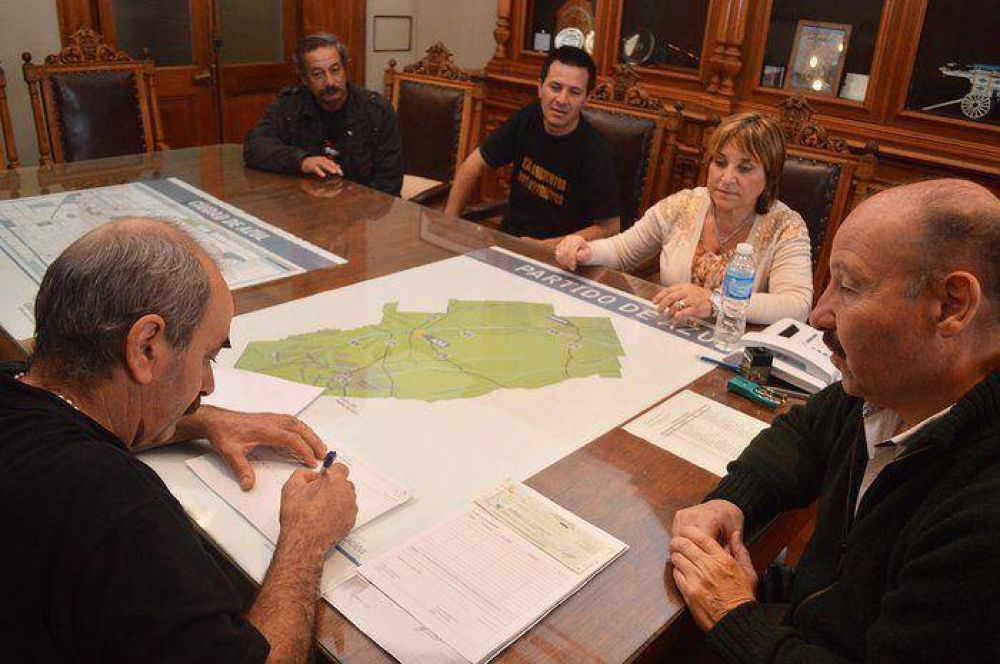 Inza entreg� un importante subsidio a los organizadores del Encuentro Mototur�stico