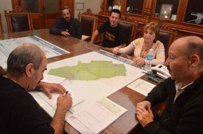 Inza entreg� un importante subsidio a los organizadores del Encuentro Mototur�stico