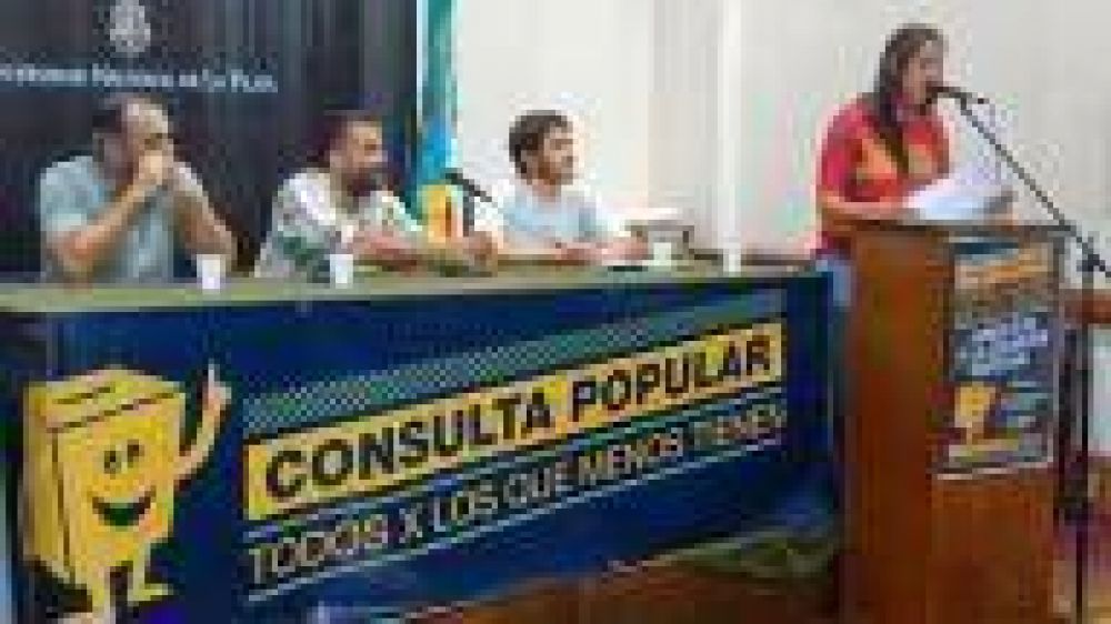 Se lanz� en La Plata la Consulta Popular �Todos por los que menos tienen�