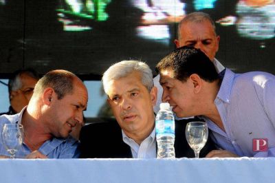 Junto a sindicalistas, Juli�n Dom�nguez dijo que su candidatura �se arreglar� sobre la marcha�