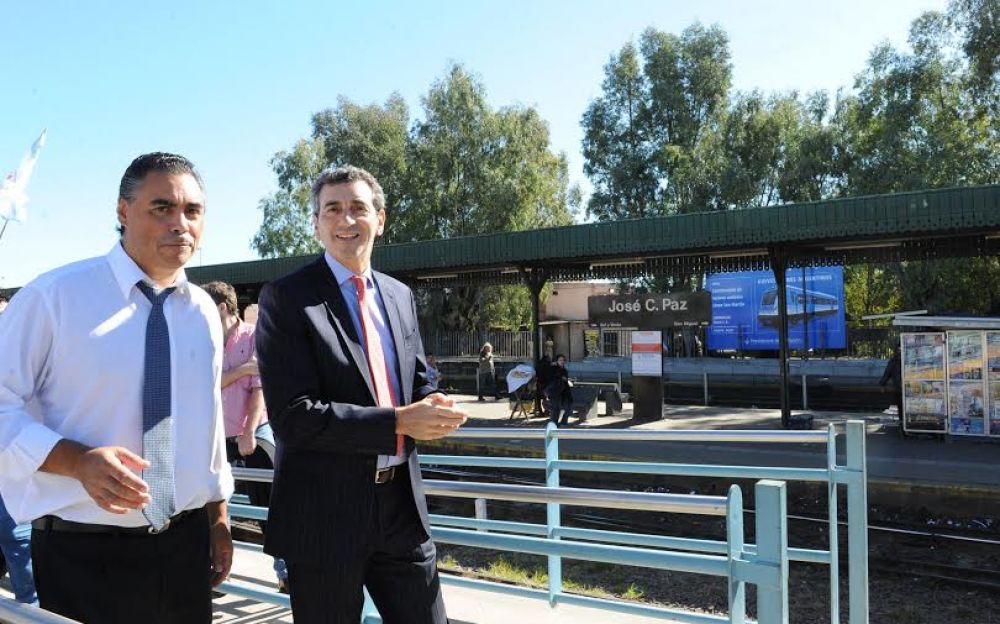 A pura gesti�n, Randazzo se muestra en el Conurbano y mira confiado el 2015