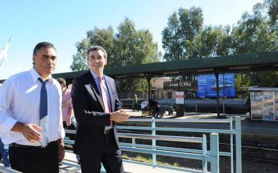 A pura gesti�n, Randazzo se muestra en el Conurbano y mira confiado el 2015