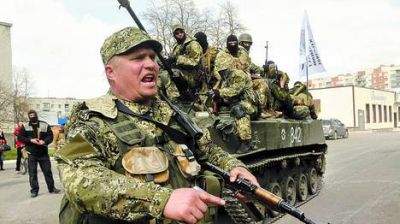 Ucrania ins�lita: los tanques que iban a reprimir a los pro rusos se aliaron a ellos