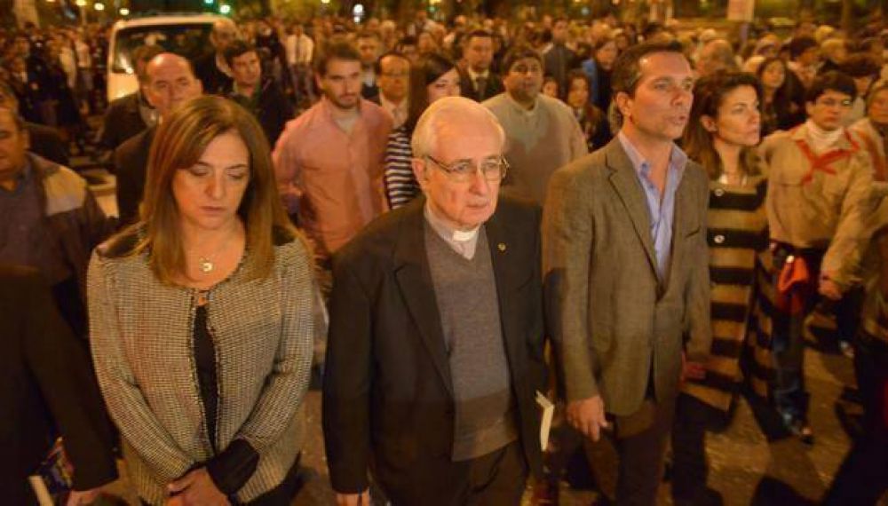 ���ez inst� a la unidad y advirti� sobre enfrentamientos en el pa�s