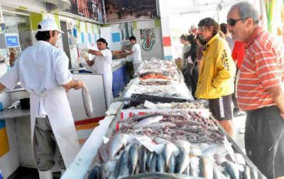 Feria del pescado en la Banquina del Puerto