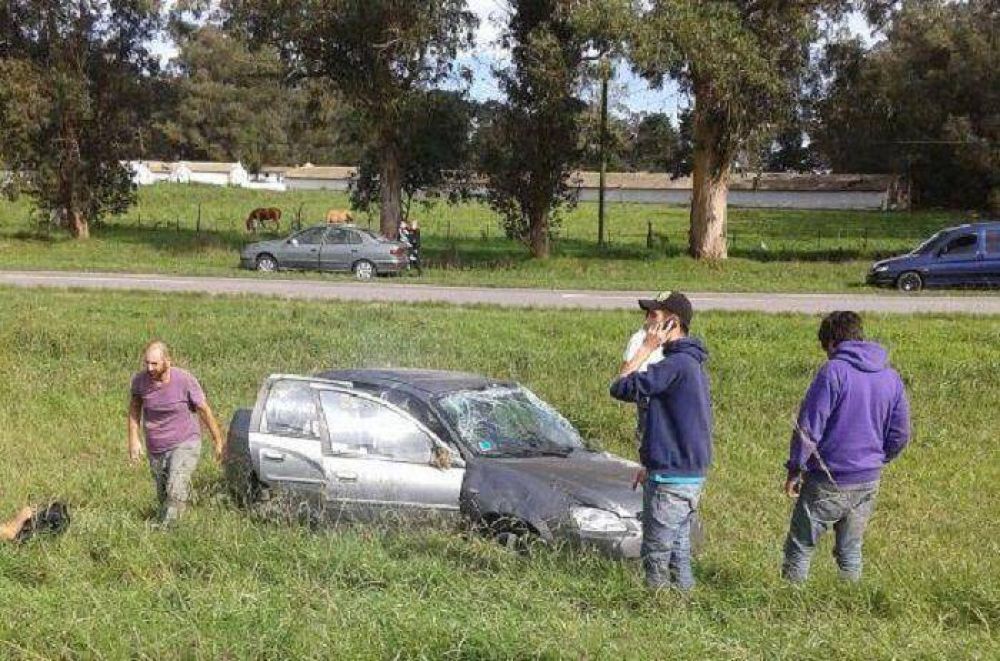 Despiste y vuelco en la ruta 226