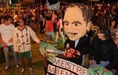Solo Bus: por la tala, regaron de cr�ticas a Mestre