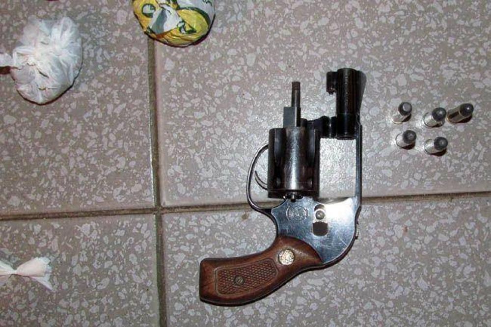 Toxicoman�a de Pico secuestr� un arma, estupefacientes y dinero