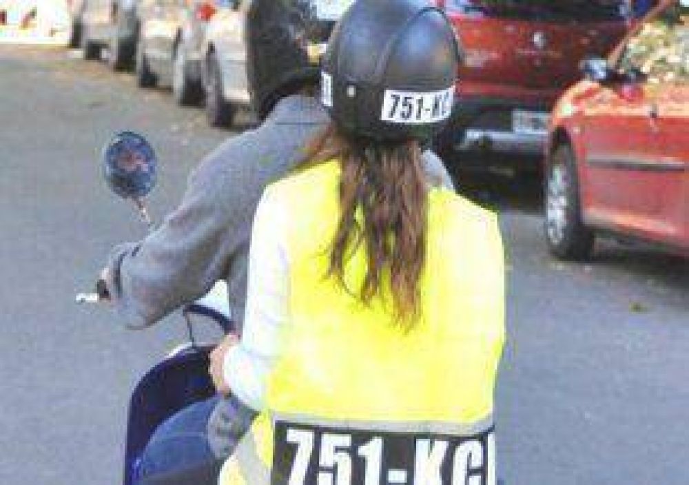Casco y chaleco: no saben qui�nes controlar�n su uso