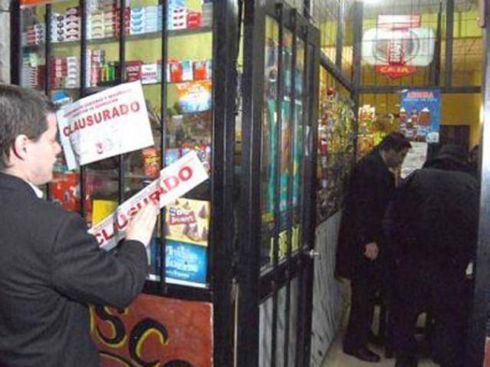 Locales comerciales fueron clausurados