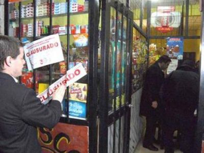 Locales comerciales fueron clausurados