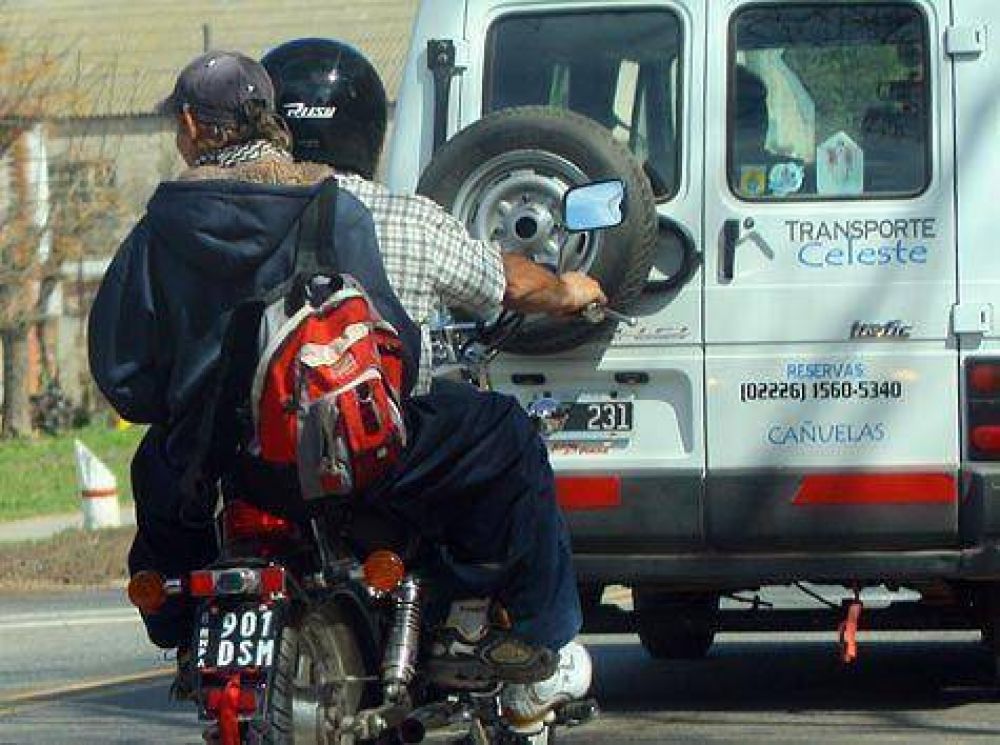 Motos: se deber� usar casco y chaleco identificatorio