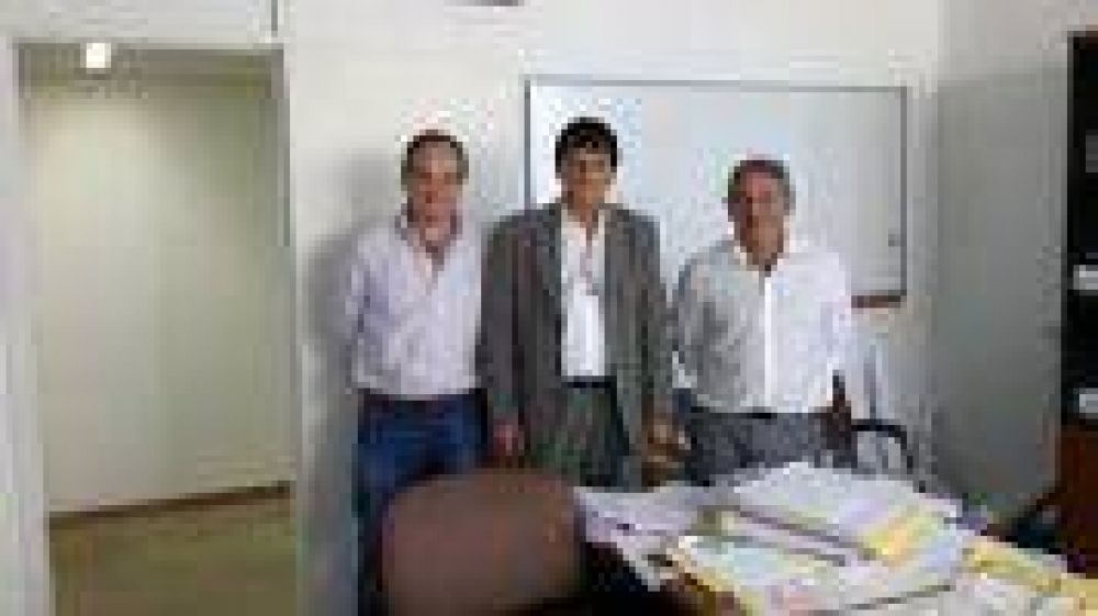 El Intendente Gasparini mantuvo importantes reuniones para continuar haciendo obras en Roque P�rez