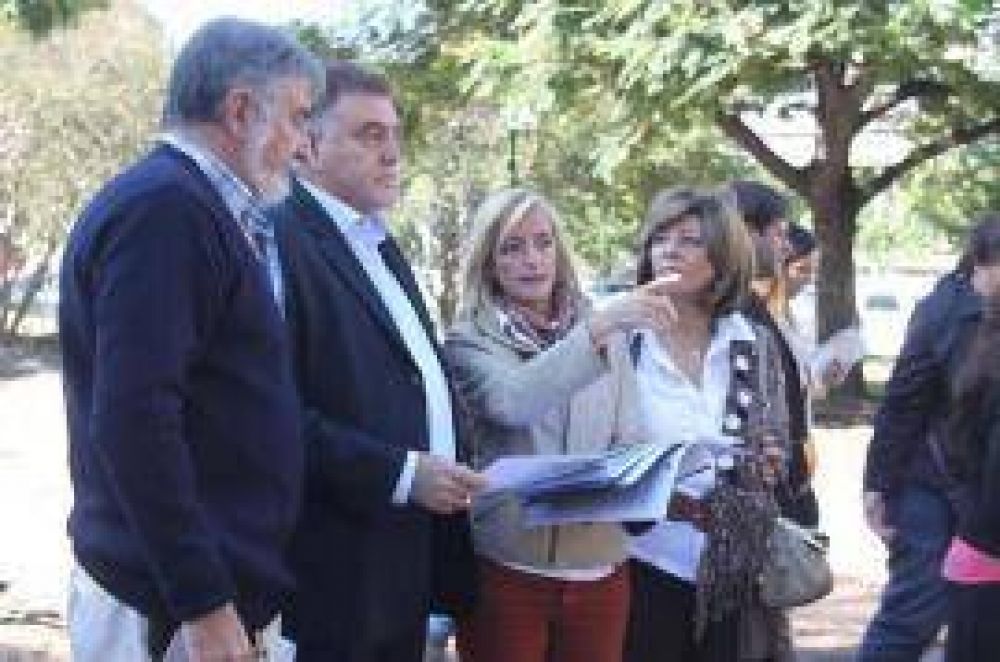 "Amaya es mejor persona y ser humano" que Alperovich, lanz� Alfaro