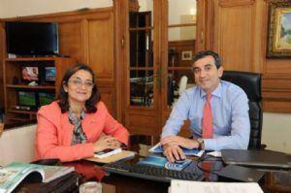 La Gobernadora se reuni� con el ministro Randazzo para reactivar el ferrocarril